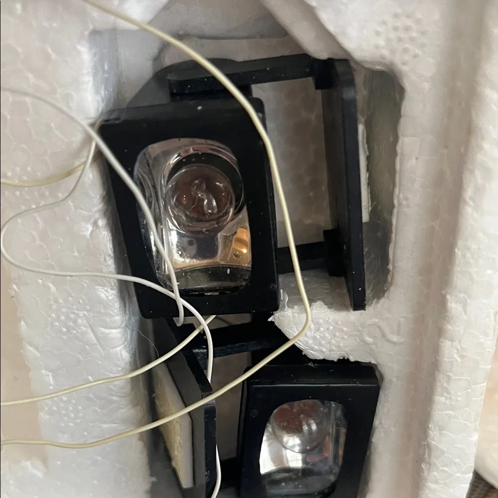 Department 56 village Spotlight with two replacement bulbs